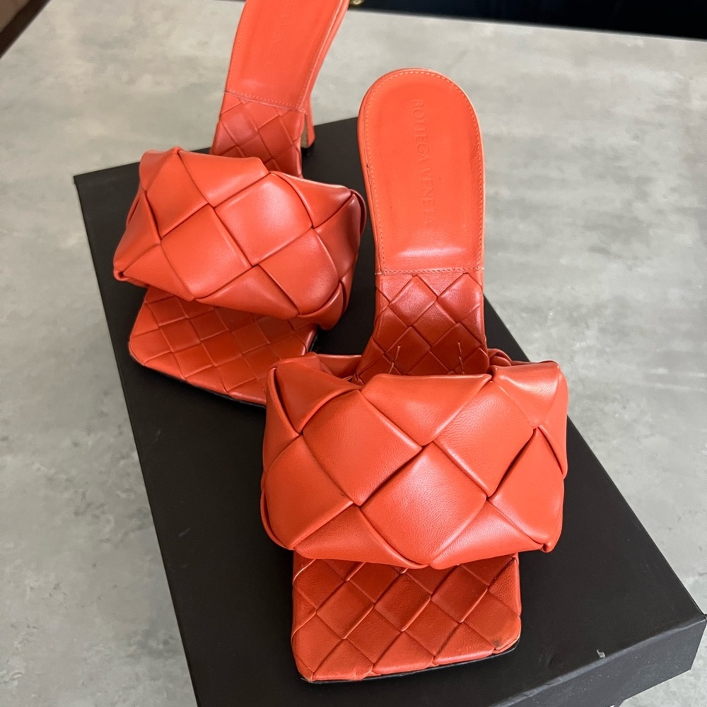 Authentic Bottega Veneta Lido Sandal Heels, Color Paprika, Size 38/US 8 - Picture 2 of 6